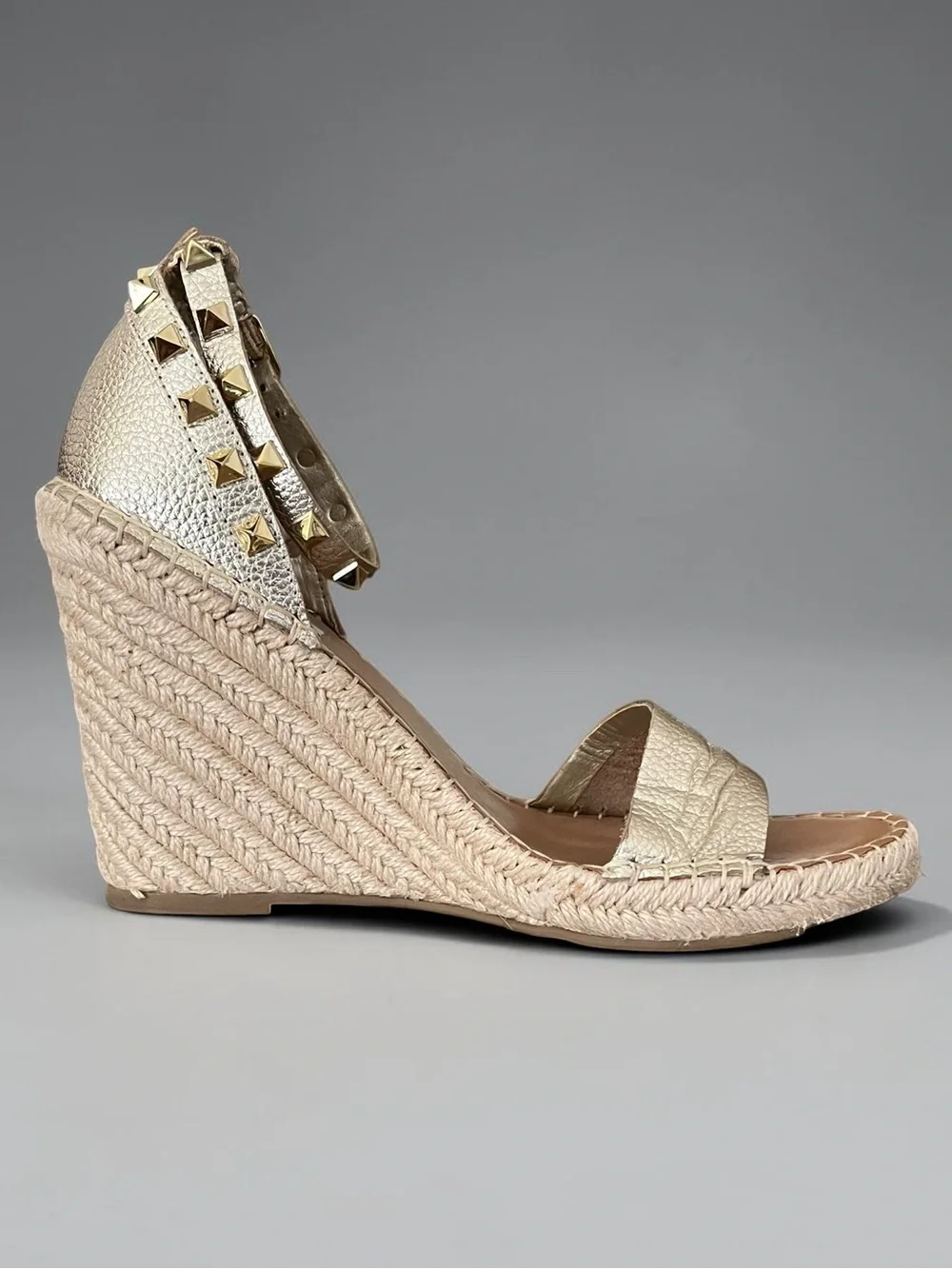 Steve Madden McKenna Gold Studded Espadrille Wedge Sandals Size 8